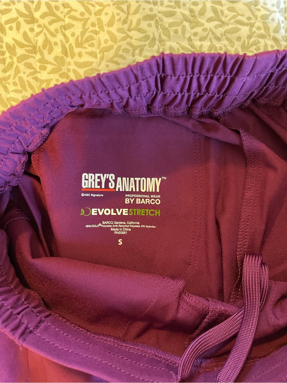 Grey’s Anatomy Small Scrub Set - Picture 3 of 3